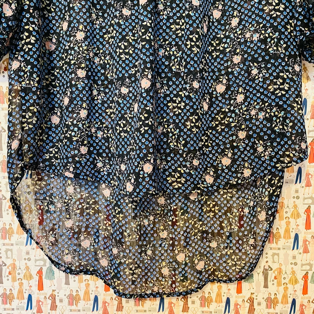 Floral Mossimo blouse 🖤 - Picture 3 of 6